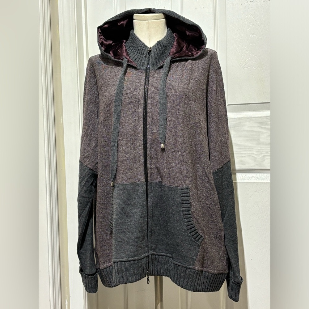 TRICOT CHIC Women's Two-Tone Hooded Sweater